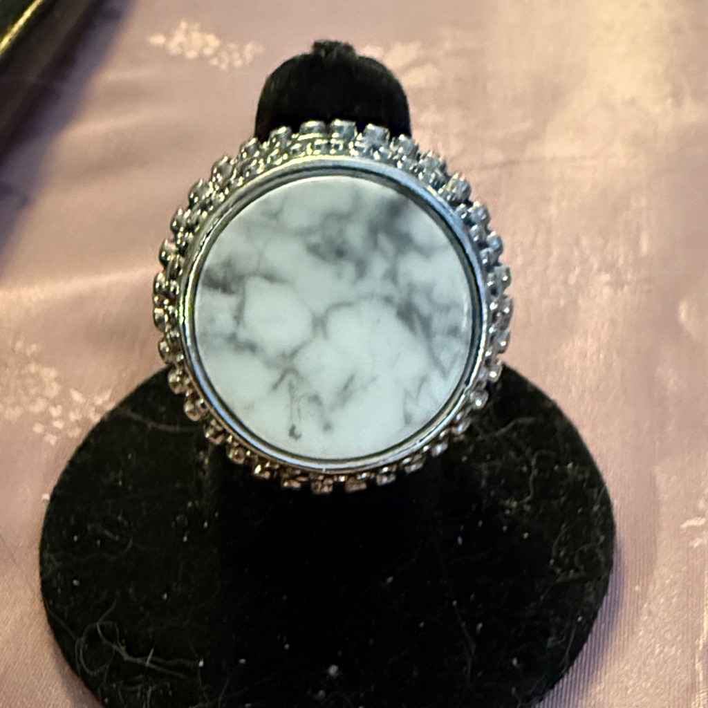 Elegant Silver And White Marble Ring